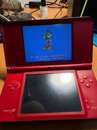 Nintendo DSi XL Edición Mario Roja