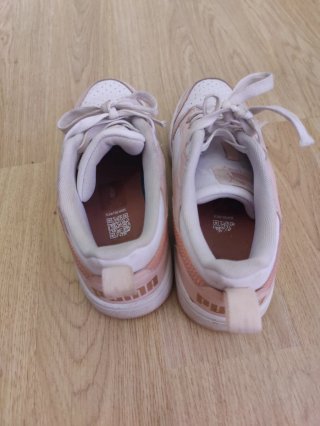 Zapatillas Puma rosas y blancas