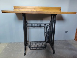 Mesa de Máquina de Coser Antigua