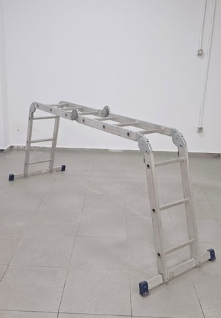 Escalera aluminio plegable 12 peldaños