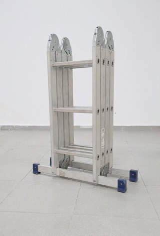 Escalera aluminio plegable 12 peldaños