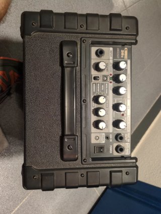 Amplificador de guitarra eléctrica Roland Cube 20x