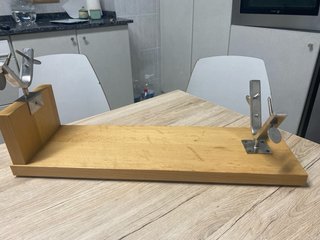 Jamonero Madera y Acero Inoxidable elegante
