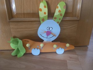 Perchero infantil de pared con diseño de conejo