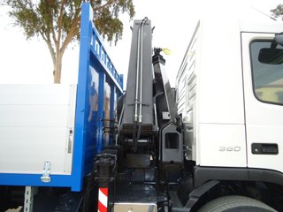 Volvo FM 360--CAMIONES CON GRUA
