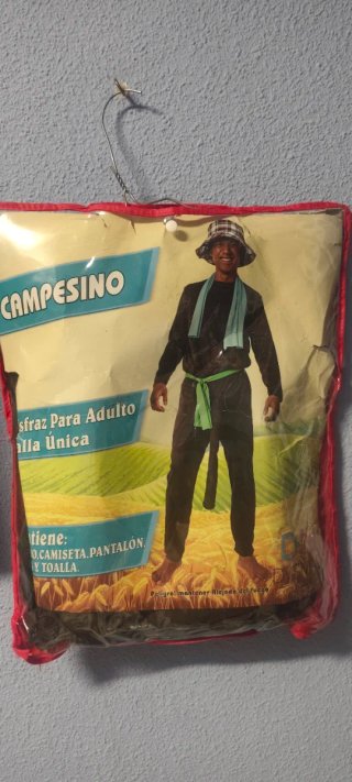 Disfraz del negro de las redes sociales