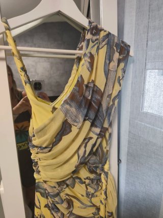 Vestido asimétrico amarillo floral