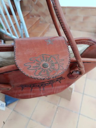 Bolso de cuero artesanal