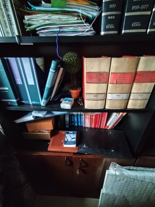 Muebles de oficina madera y papel