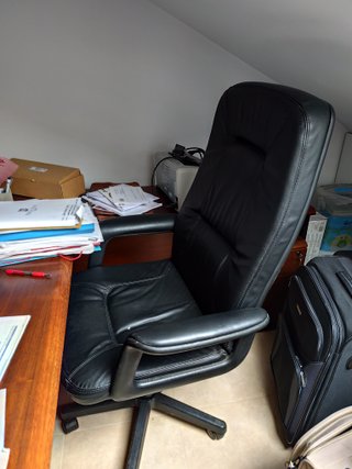 Muebles de oficina madera y papel