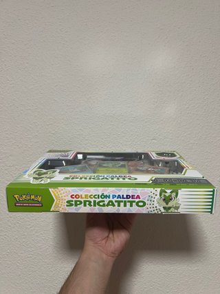 Colección Pokémon Paldea Sprigatito