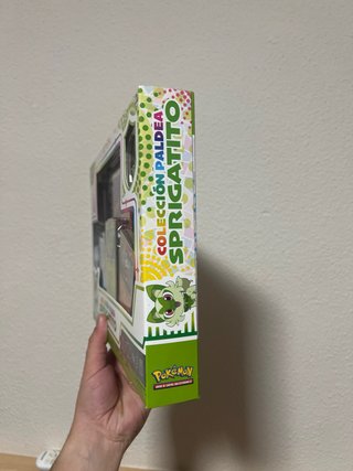 Colección Pokémon Paldea Sprigatito