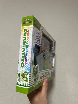 Colección Pokémon Paldea Sprigatito