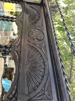 Perchero de madera antiguo