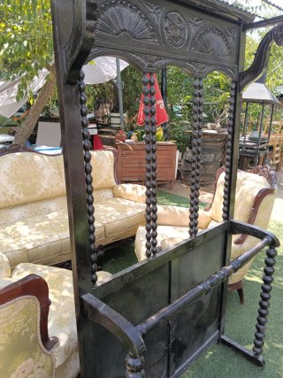 Perchero de madera antiguo