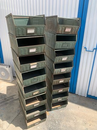 Gavetas metálicas verdes