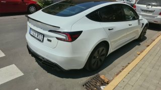 Tesla Model 3 2024