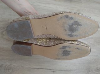 Mocasines dorados y beige