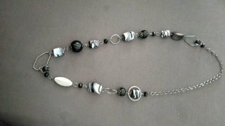 Collar largo negro y plateado