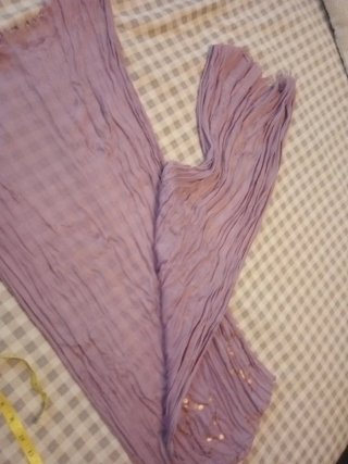 Pañuelo morado con estrellas doradas