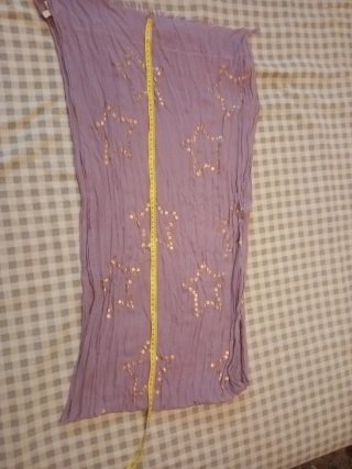 Pañuelo morado con estrellas doradas