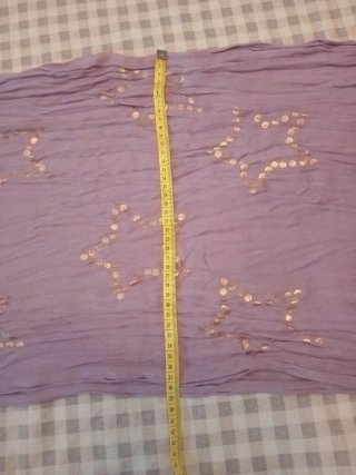 Pañuelo morado con estrellas doradas