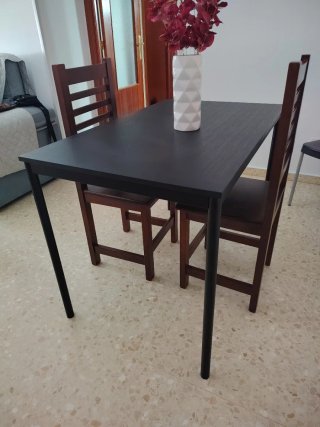Mesa de cocina negra