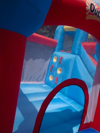 Inflable con tobogán + bomba de inflado