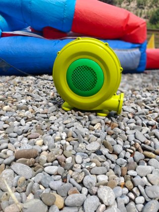 Inflable con tobogán + bomba de inflado