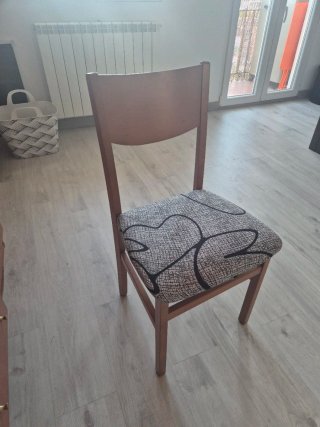 Mesa de comedor y 4 sillas