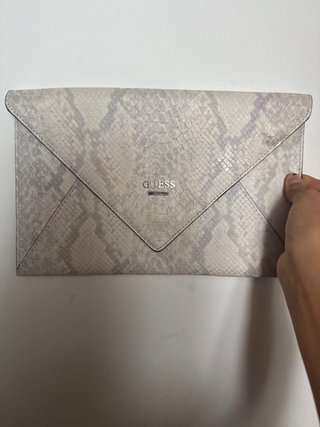 Bolso Guess efecto piel serpiente