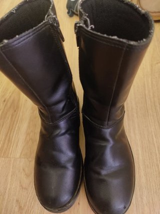 Botas negras con cremallera