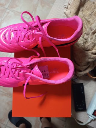 Bota Nike Tiempo Ligera Pro AG Negra/Rosa