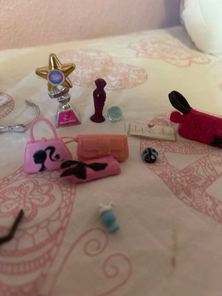 Accesorios Barbie: Ropa y Peines