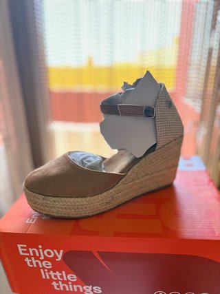 Sandalias cuña esparto beige y marrón marca