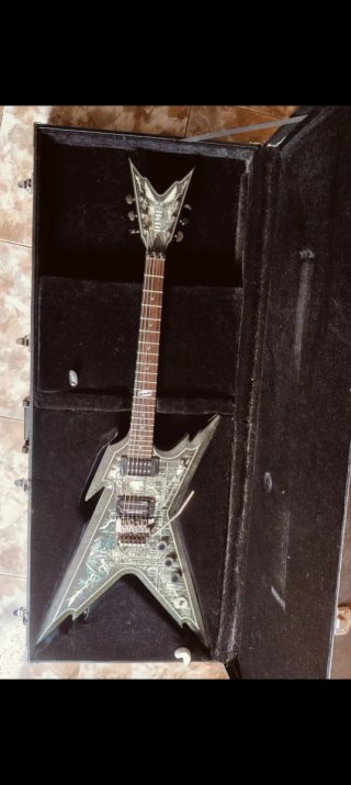 Dean Razorback Cemetery Gates Guitarra