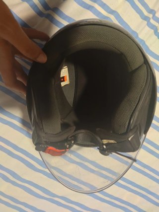 Casco de moto Unik negro con visera