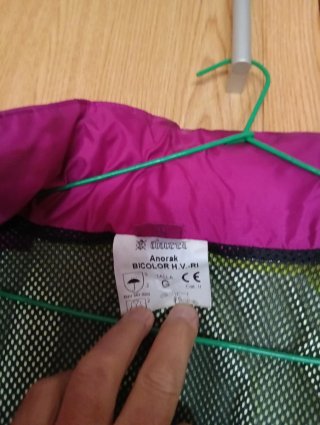 Chaqueta tres cuartos con capucha