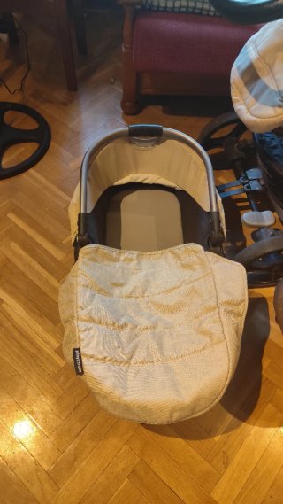 Carrito de bebé y silla de coche