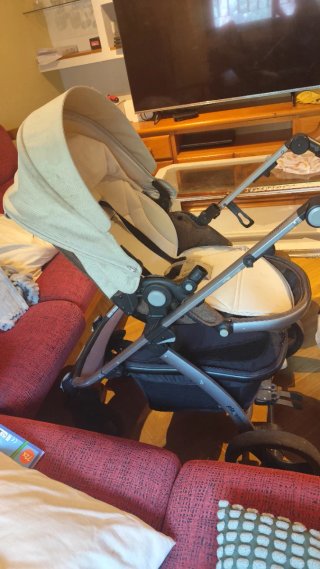 Carrito de bebé y silla de coche