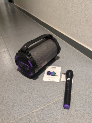 Karaoke portátil con micrófono incluido