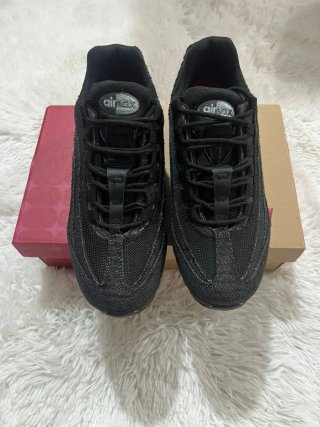 Nike Air Max 95 x Levi's Negras