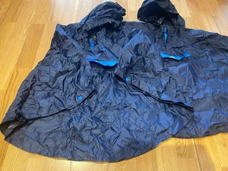 Chubasquero Decathlon niño.  Talla 4-6 años.