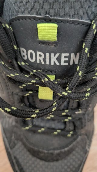 Zapatillas trekking negras y verdes