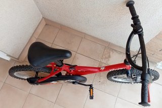 Bici infantil BTWIN HYPER HERO roja