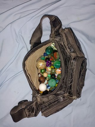 Riñonera con canicas