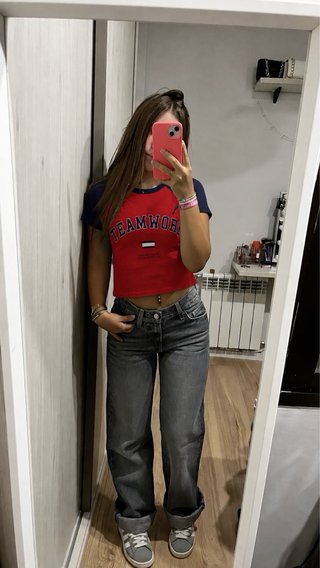 Camiseta Bershka TEAMWORK Roja y Azul