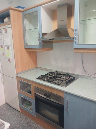 Muebles de cocina azul y blanco