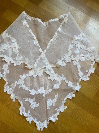 Mantilla de encaje blanca