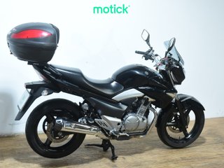 SUZUKI GW 250 INAZUMA (TOP CASE)